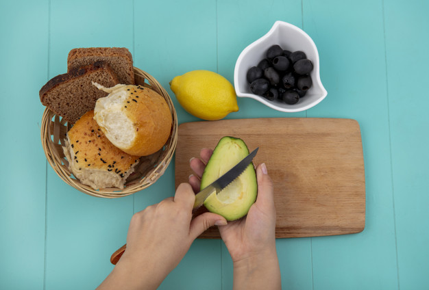 Lockdown, cucina e fai da te mettono in pericolo le mani