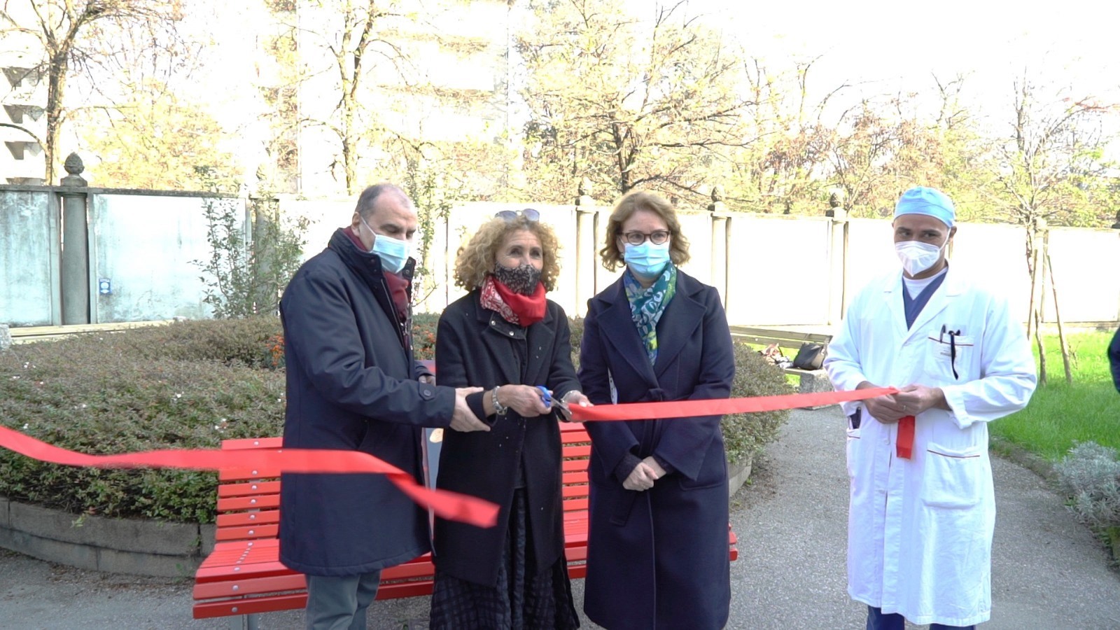 Giornata contro la violenza sulle donne, inaugurata panchina rossa all’ASST Gaetano Pini-CTO