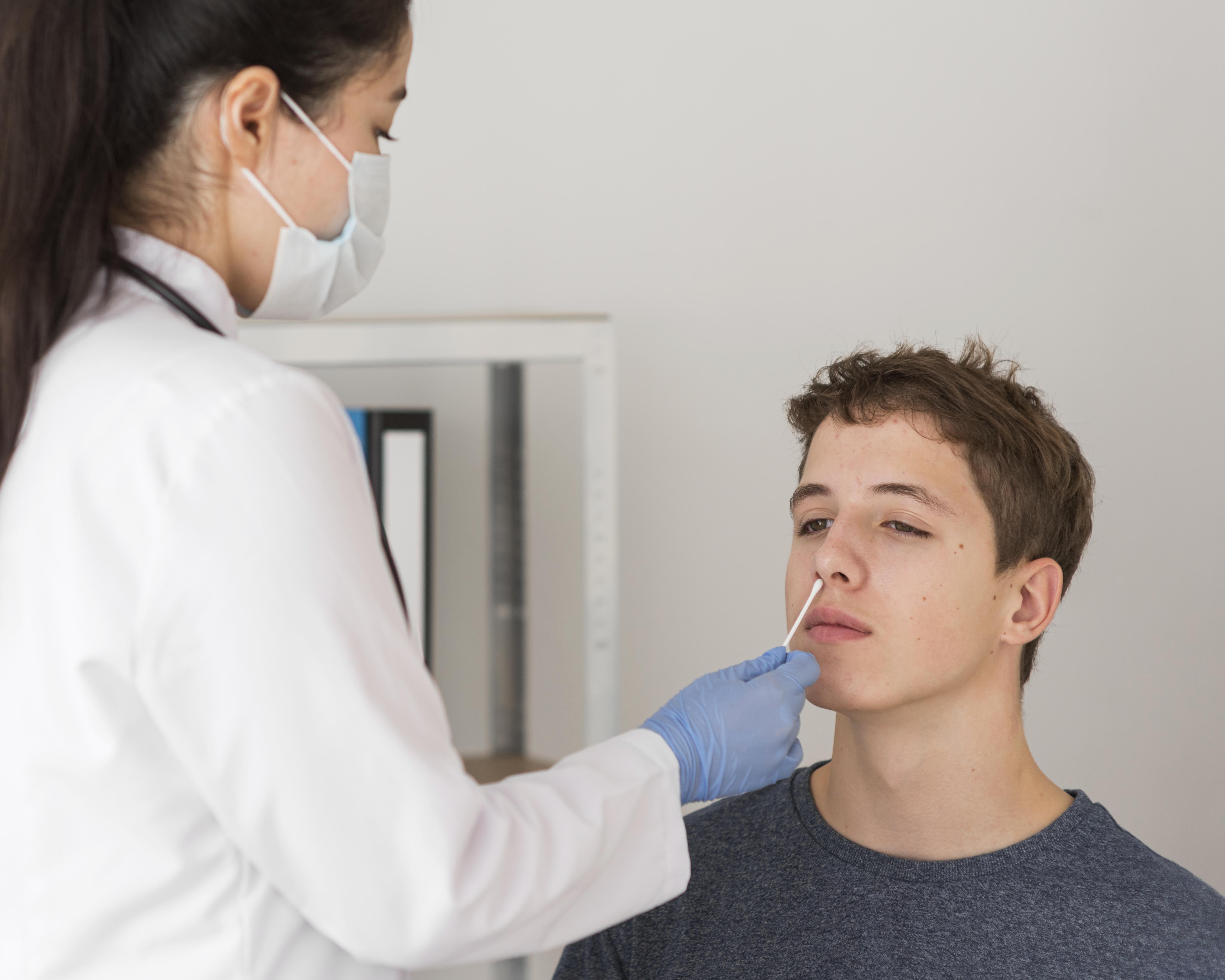 Accesso ai punti tampone SSR, regole in vigore in Lombardia