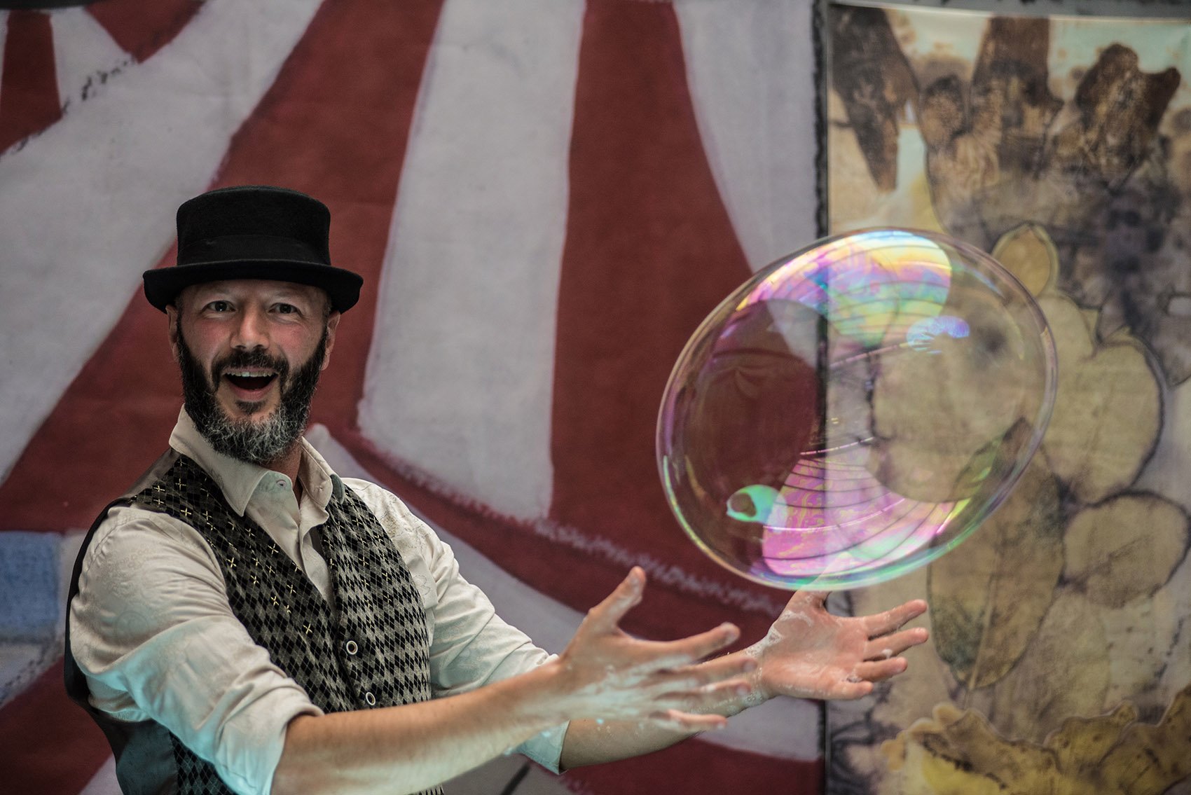 Pasqua, lo spettacolo di Billy Bolla in pediatria al Gaetano Pini