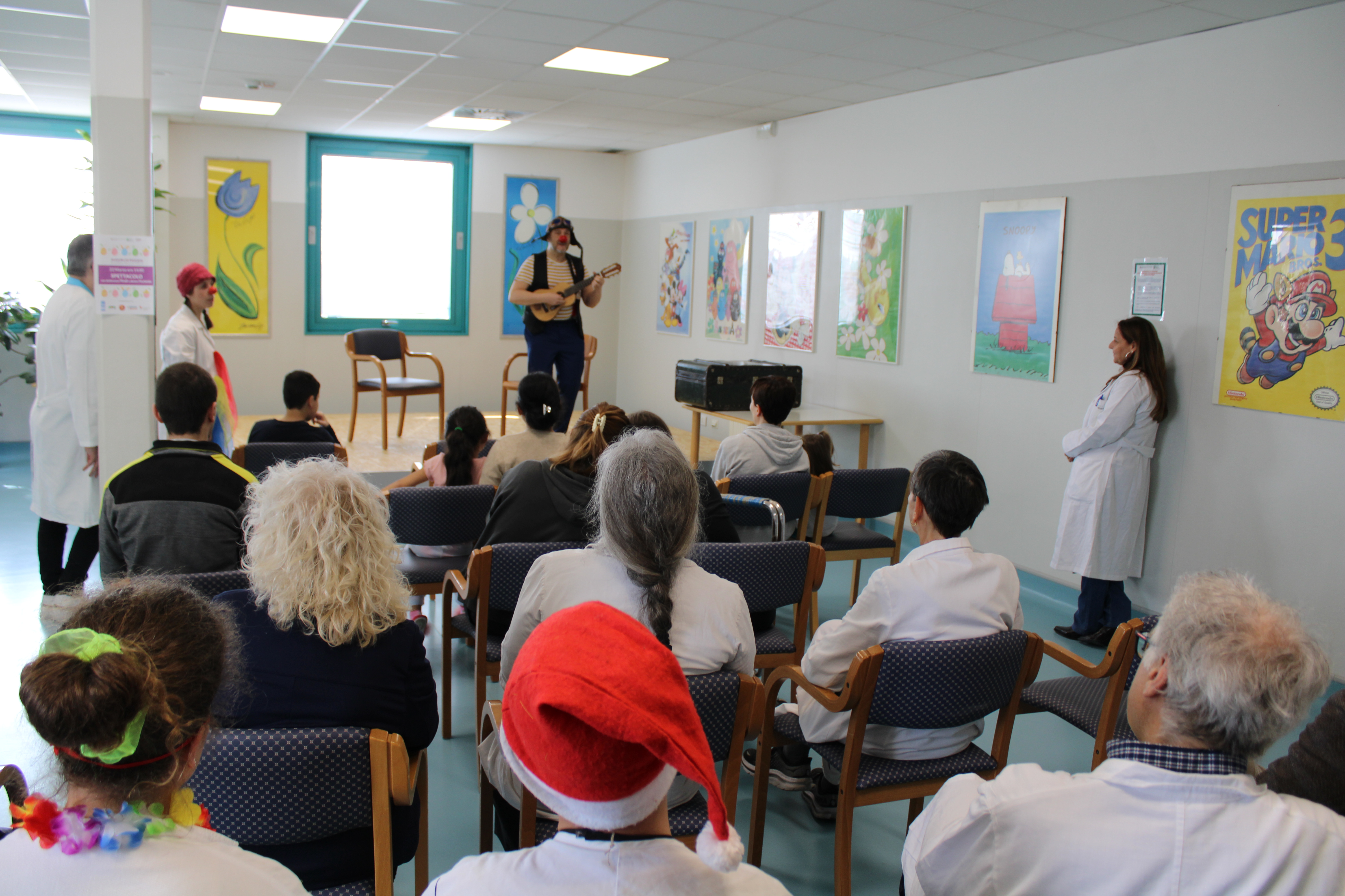 PASQUA, I CLOWN PORTANO UN SORRISO AI BAMBINI IN PEDIATRIA AL PINI